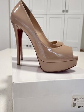 Alyani Nude Patent Leather Peep Toe Platform Heels | Size 39 | Original Box